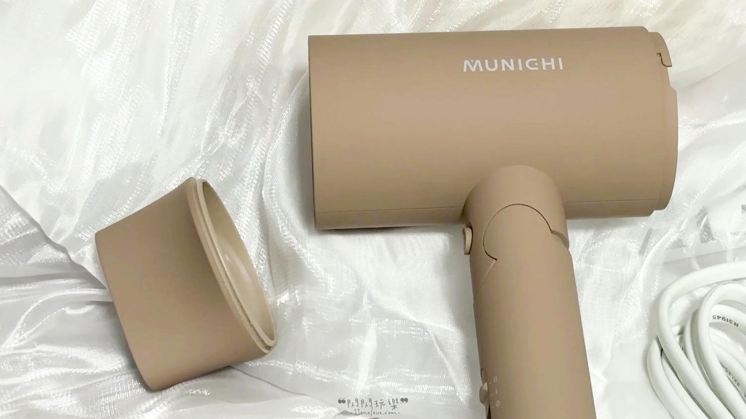 MUNICHI 沐尼黑｜輕感美學負離子吹風機
