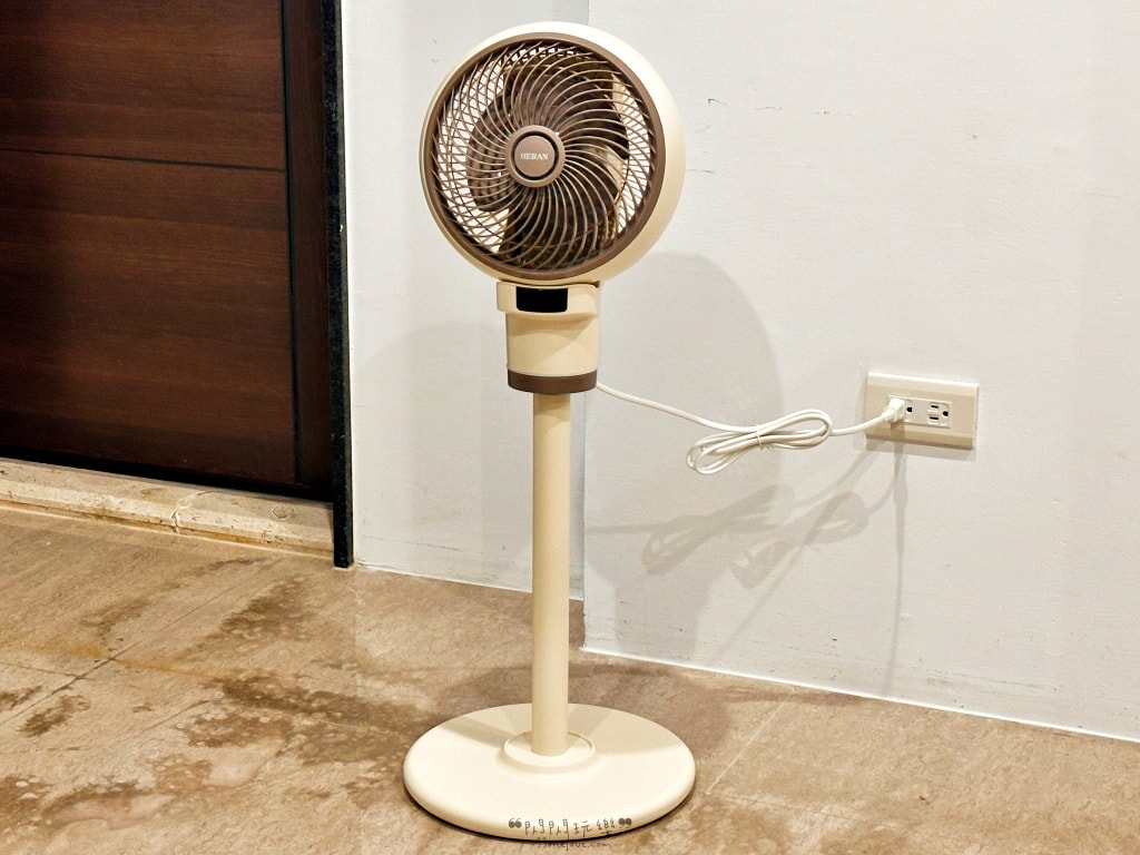 禾聯9吋3D擺頭變頻循環扇